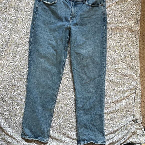 Abercrombie Curve Love Mid Rise Straight Leg Jean - Picture 2 of 4